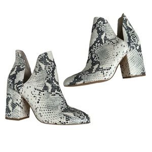 Steve Madden Rookie Snakeskin black and white patterned Pointed toe Booties